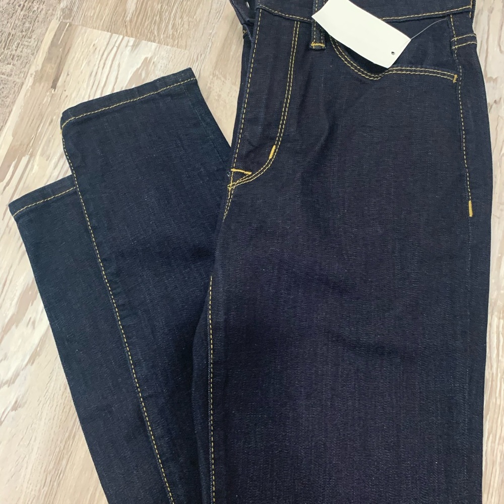 Brand new jean size 28